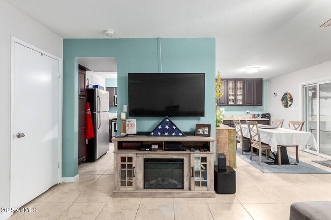 Building Photo - 2744 E Windrose Dr