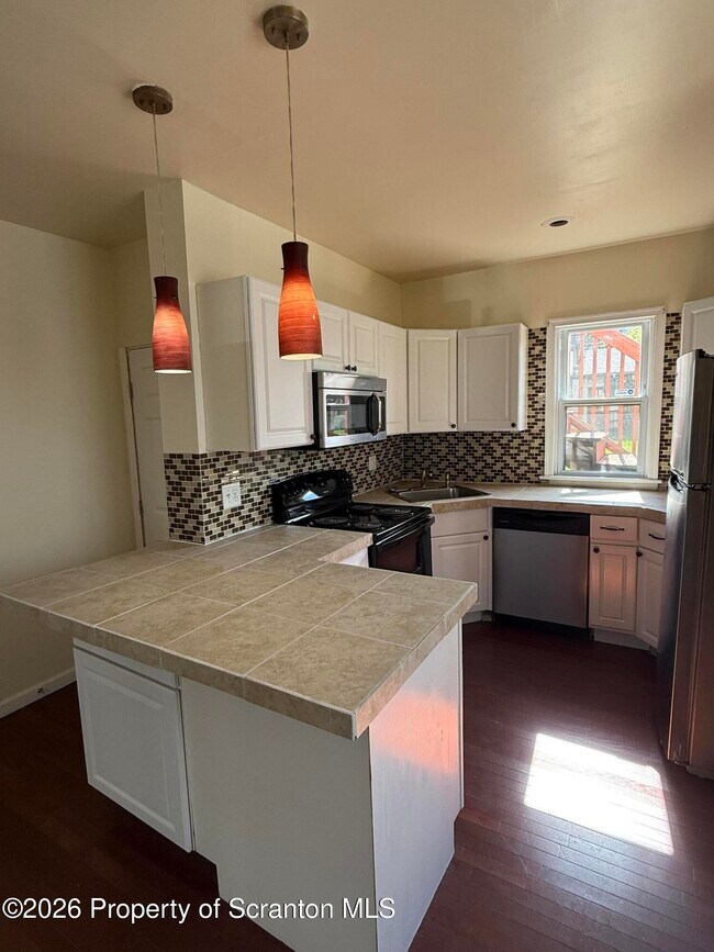 Building Photo - 1042 Taylor Ave