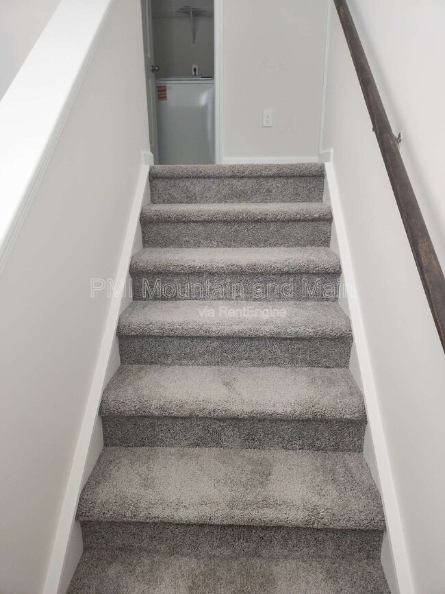 Building Photo - 568 Country Oak Dr