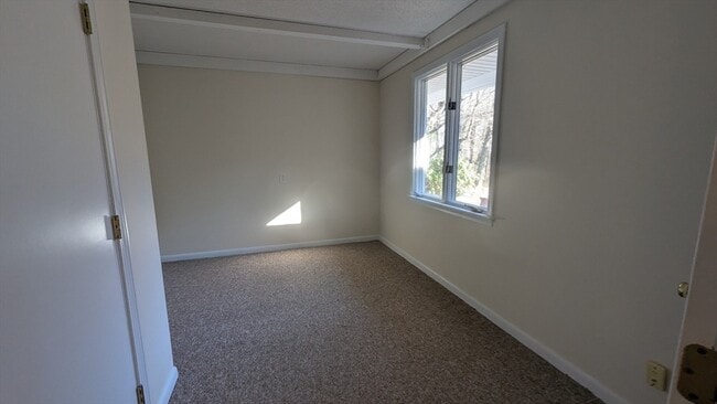 Building Photo - 10 Sherwood Ave