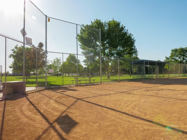 Building Photo - 151 Cub St W