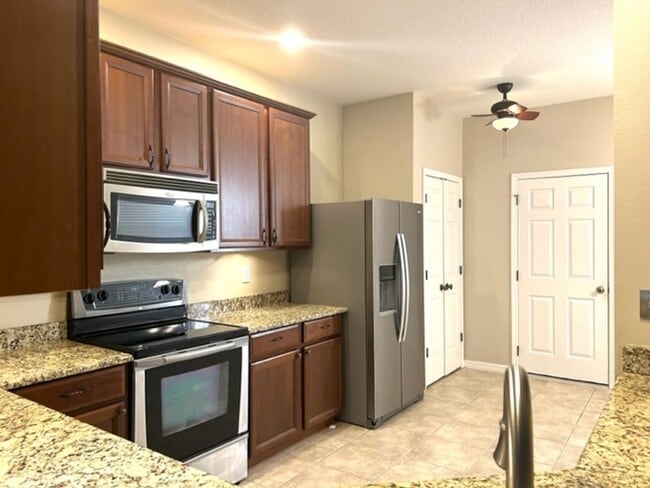 Primary Photo - 3 2.5 - TOWNHOUSE IN PARKRIDGE - CLOSE TO ...