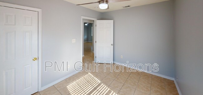 Building Photo - 5 Ellinor Ct