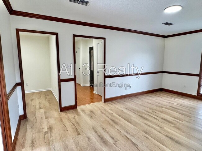 Building Photo - 2905 Willow Ln Dr