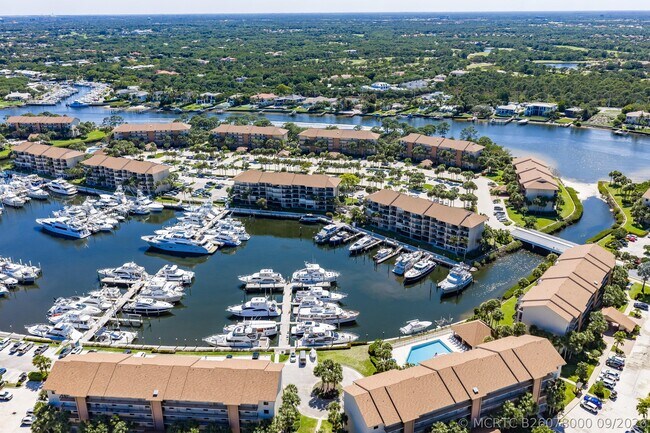 Building Photo - 2601 Marina Isle Way