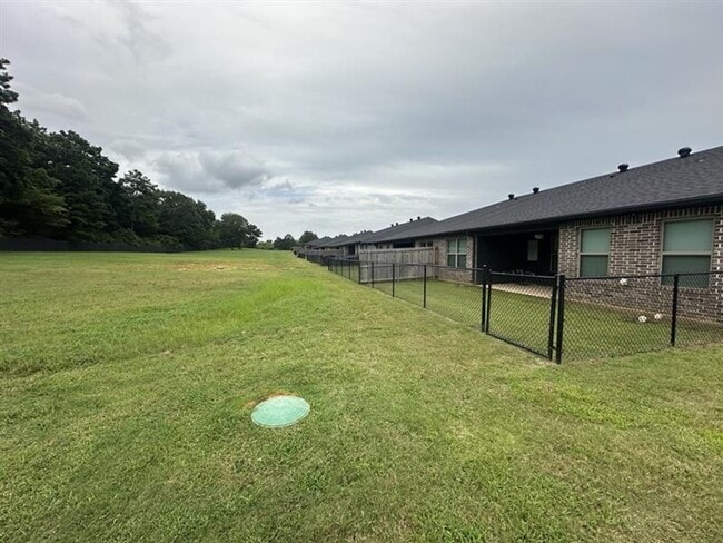 Building Photo - Country Heights #502