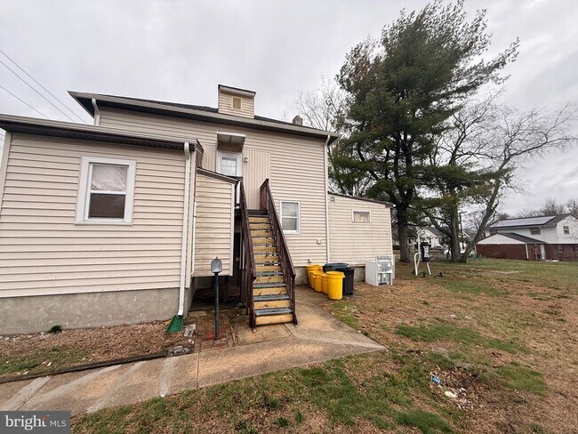 Building Photo - 7911 Park Ave