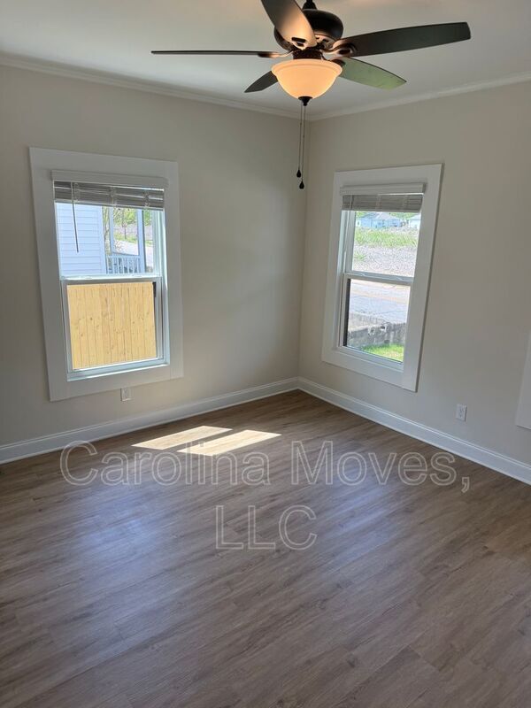 Building Photo - 50 Hutchins St