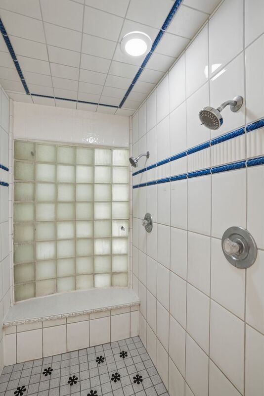 Building Photo - 508 E 19th Ave