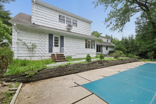 Building Photo - 26 Glenwood Rd