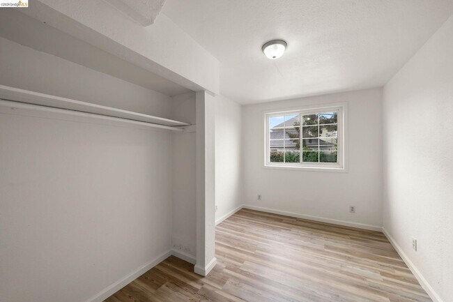 Building Photo - 400 Bissell Ave