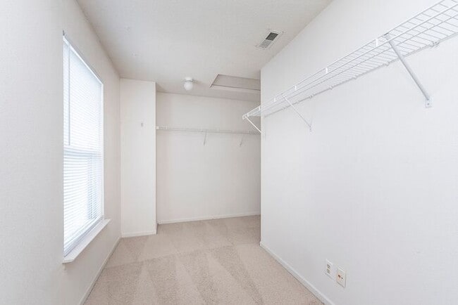 Building Photo - Great 3 Bedroom, 2 1/2 Bath Home in Cameron Meadows Subdivision!