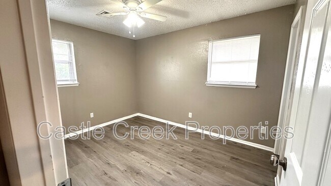 Building Photo - 1803 Fox Ave