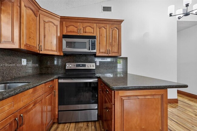 Building Photo - 1632 SW 19th Ter