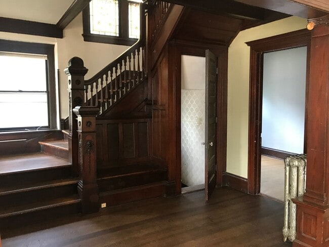 Building Photo - Downer Lower house