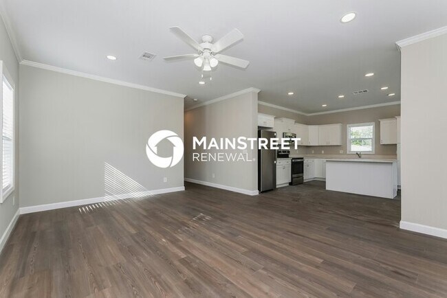 Building Photo - 3 Bedroom Pet-Friendly Home in St Petersbu...
