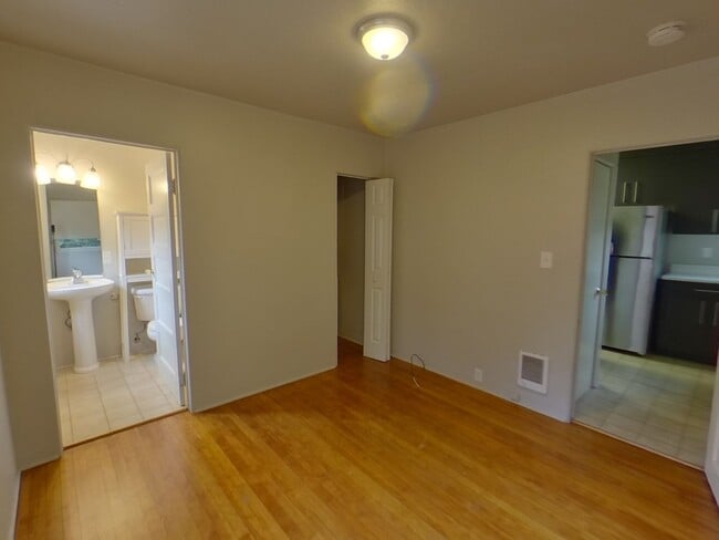 Building Photo - 203-207 NW 21st St.