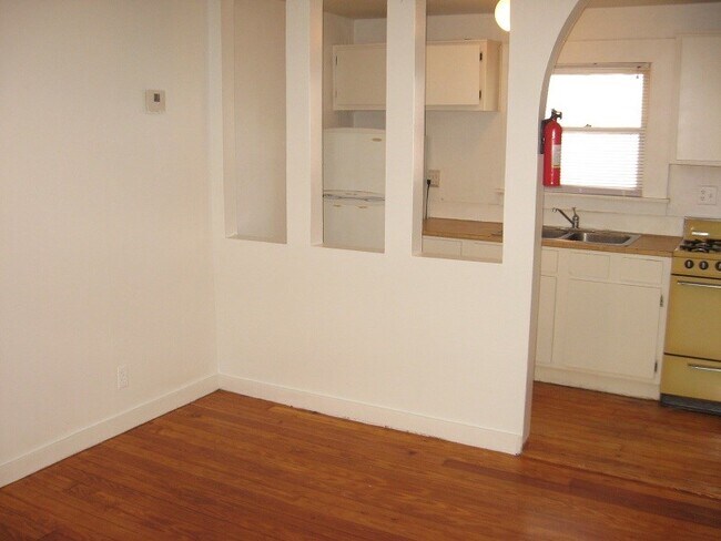 Building Photo - 2520 Hopkins St