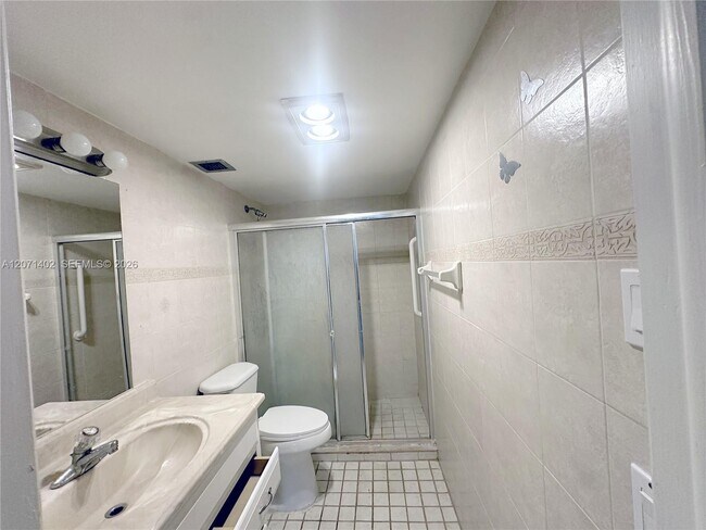Building Photo - 919 Hillcrest Dr