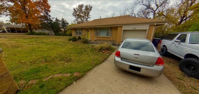 Building Photo - 3D Tour Available - Fenced-in Yard + Attac...