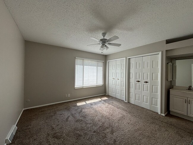 Building Photo - 2-story townhome with 1-car attached garage!