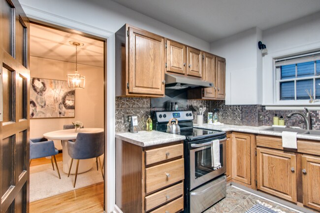 Building Photo - 131 S 39th St