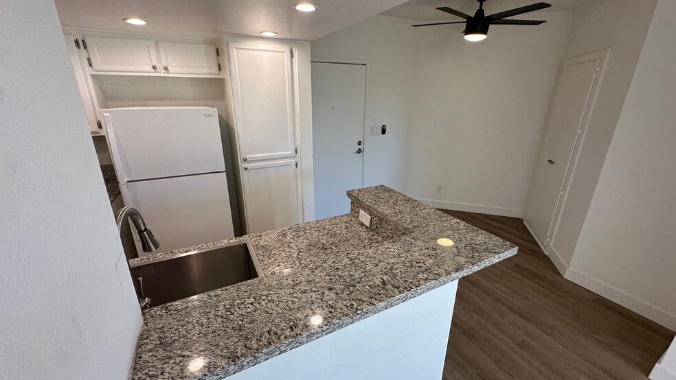 Building Photo - 1380 Veteran Ave