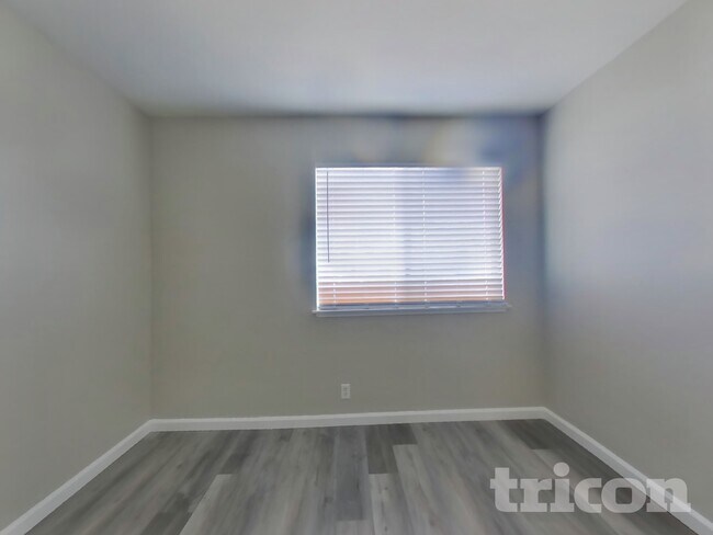 Building Photo - 516 Asbury Ln