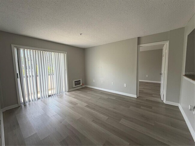 Building Photo - 406 S Cedar Ave