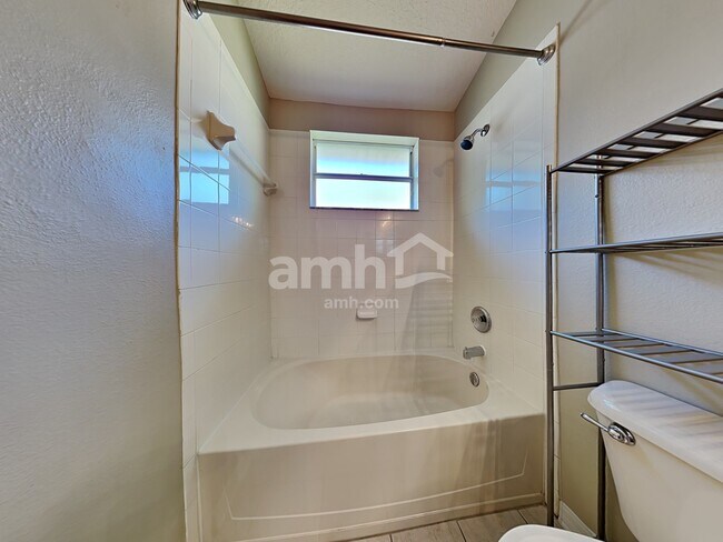 Building Photo - 16311 Bridgeglade Ln