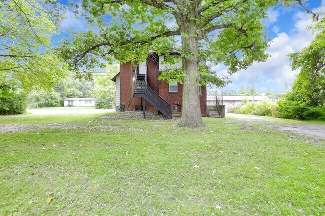 Building Photo - 2365 Stelzer Rd