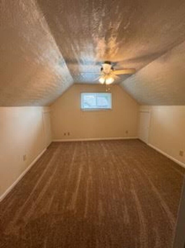 Building Photo - 489 S Edgehill Ave