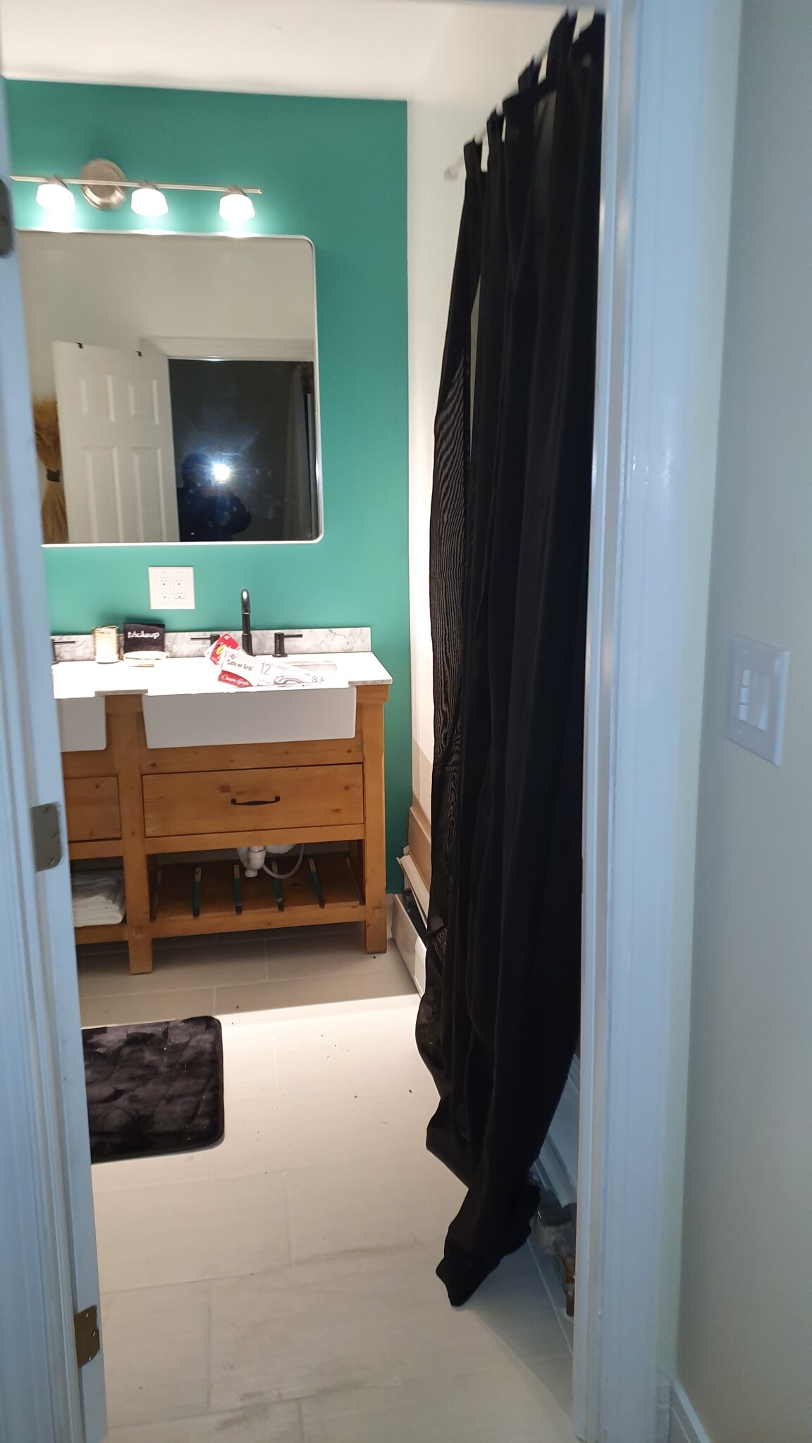 Ensuite room 1 - 89 N Main St