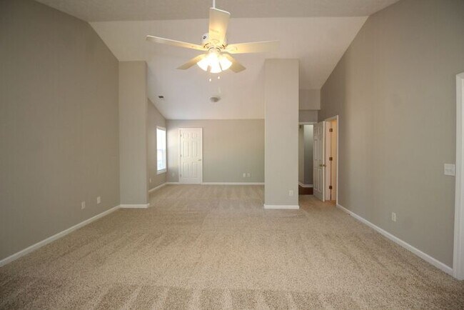 Building Photo - Huge Ranch home!