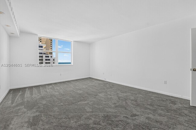 Building Photo - 5001 Collins Ave
