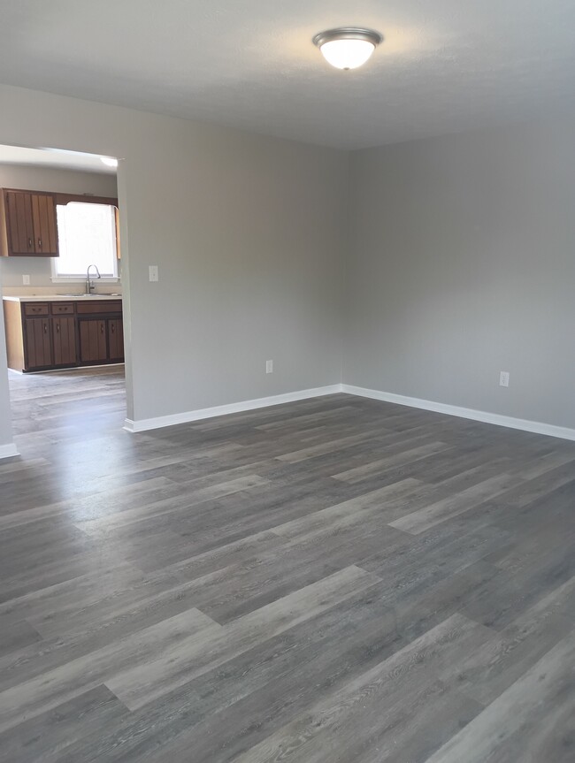 Building Photo - 201 Dove Dr