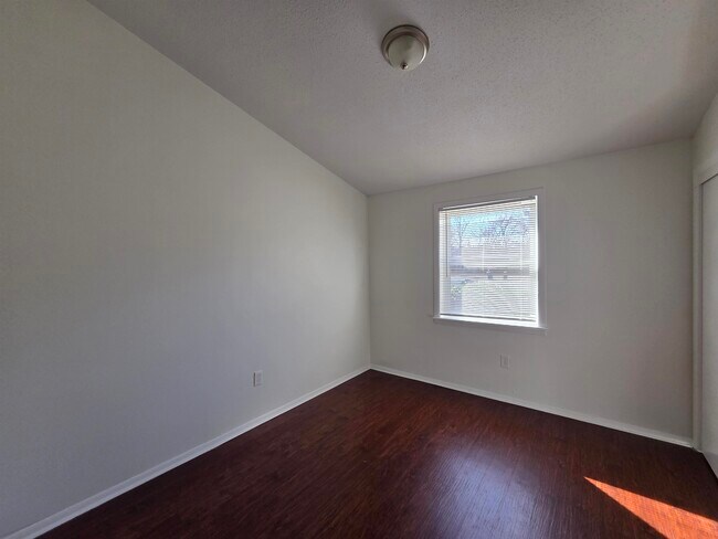 Building Photo - 4638 Appleville St