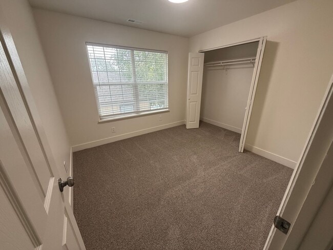 Building Photo - 1240 Bunting Ave