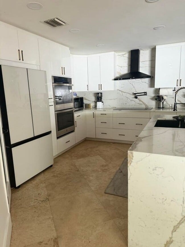 Building Photo - 6000 Adriatic Way