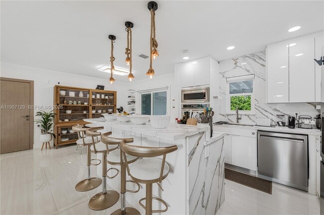 Building Photo - 7235 SW 39th St