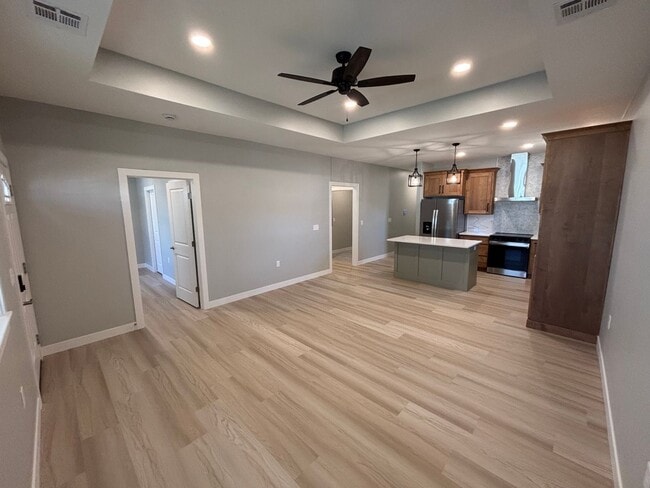 Building Photo - Stunning New Build in Central Manhattan! Available NOW!