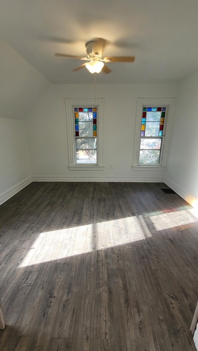 Building Photo - 728 W Colorado Ave