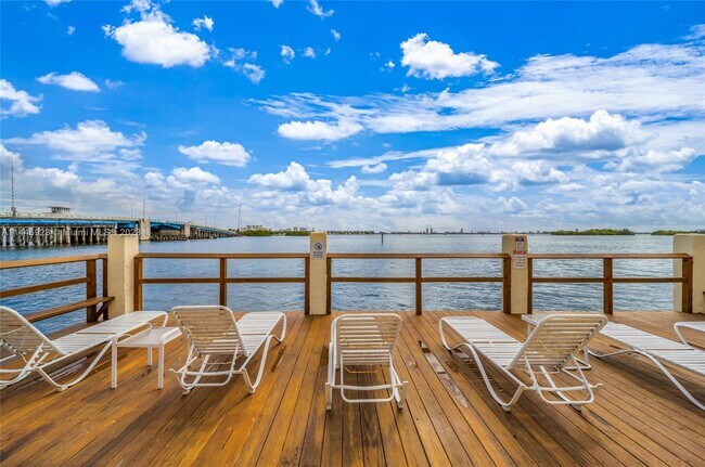 Building Photo - 7845 NE Bayshore Ct