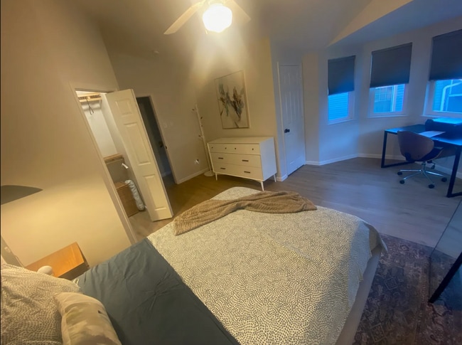 Building Photo - Greenwood Townhome 2Beds 1.5 Bath- $3,100