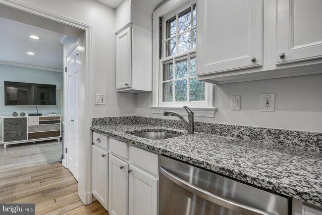 Building Photo - 6007 Welborn Dr