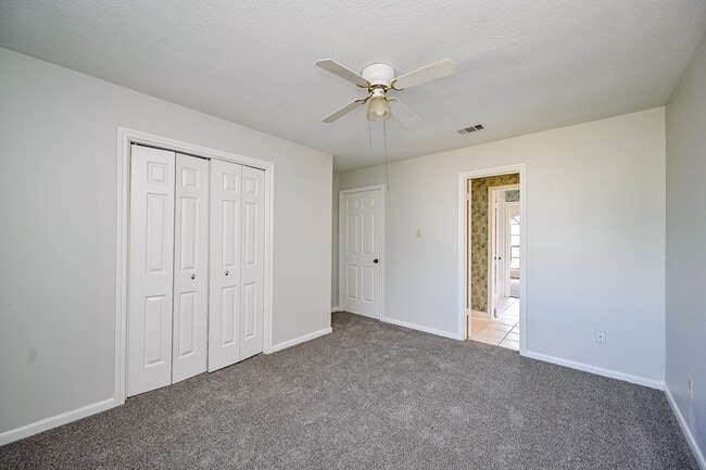 Building Photo - 12011 Autumn Creek Dr