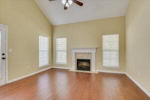 Building Photo - 3631 Mossland Dr