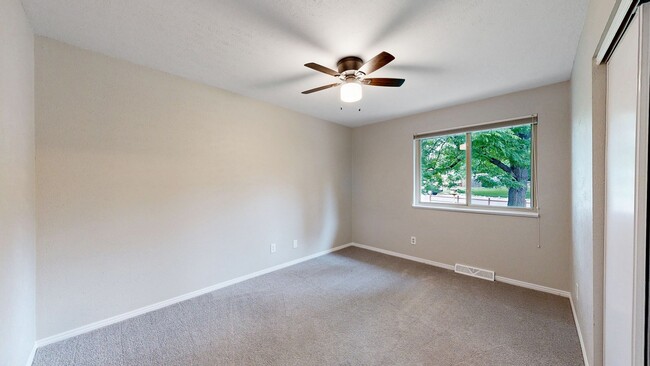 Building Photo - Amazing 4 Bed/3 Bath SFH Backing to Walnut...