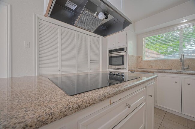 Building Photo - 1038 Red Rock Canyon Dr