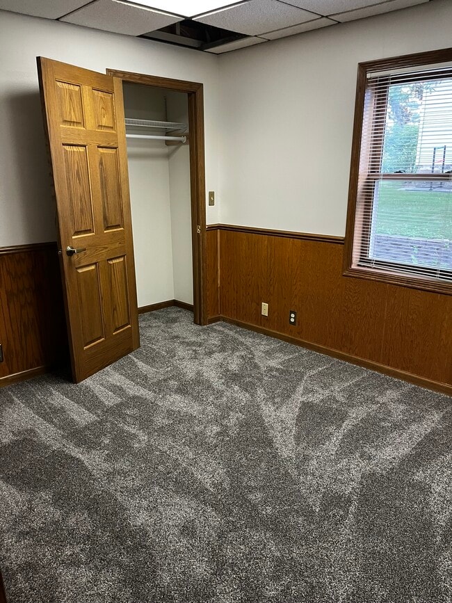 Building Photo - Main Street Lower Apartment